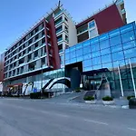 Condo Studio Plaza