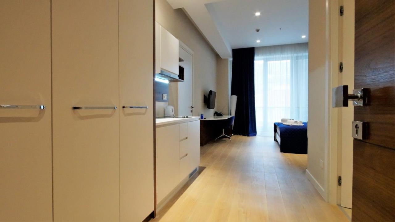 Plaza Apartment *