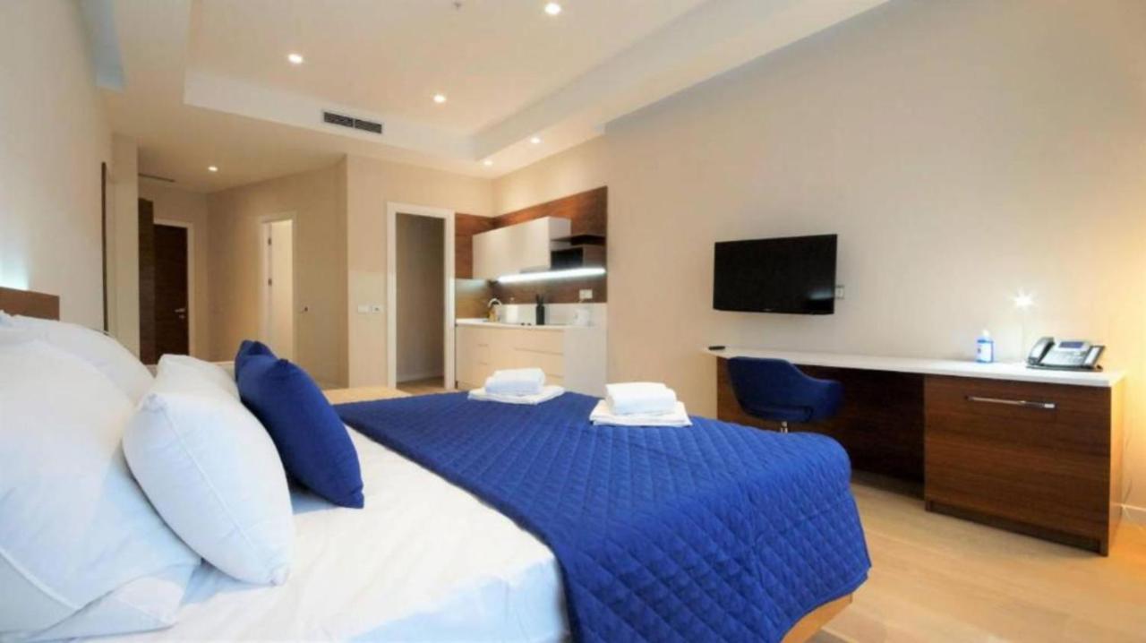 Plaza Apartment